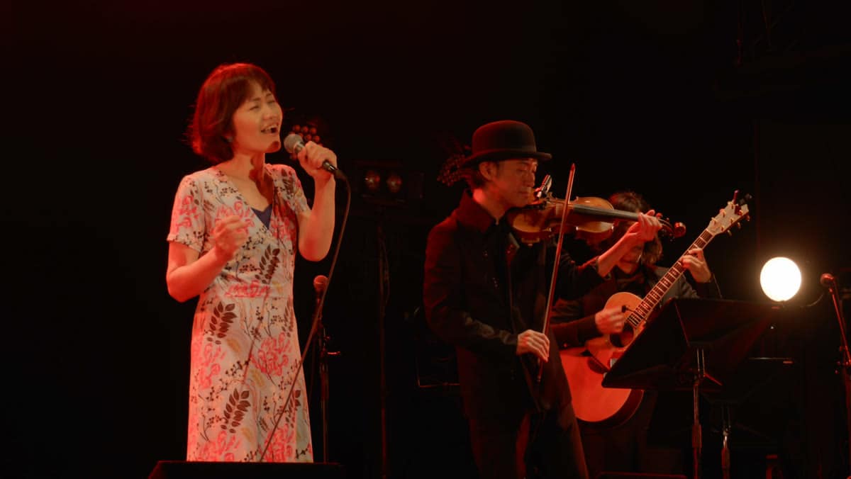 Lua nova Jazz Liveのオープニングステージ。受講生が1曲ずつ歌った