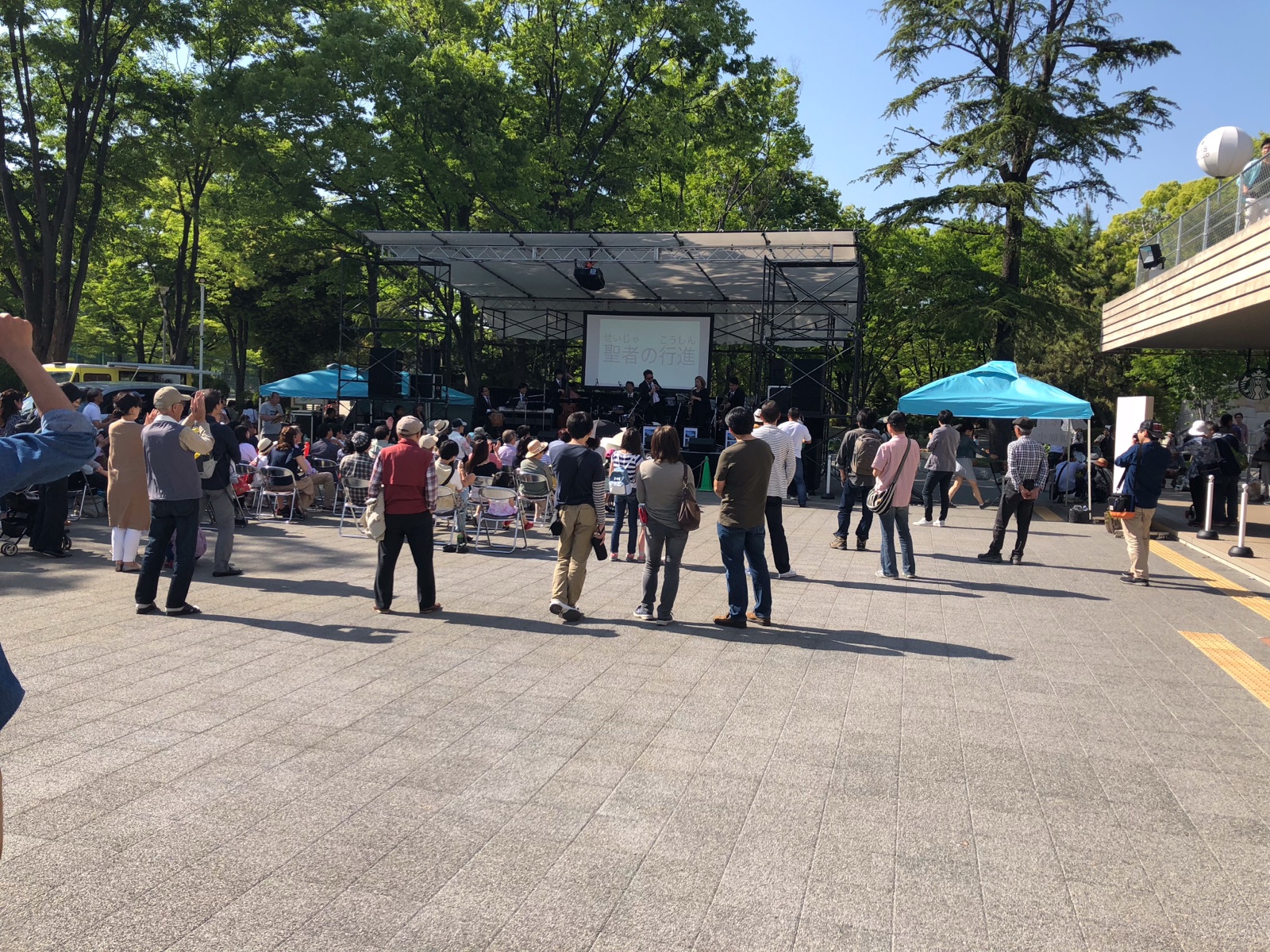 名城公園tonarino 映像に合わせた生演奏と客席